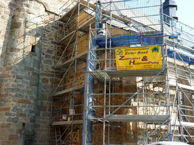 Arbeiten an der Südfassade (Foto: Karl-Franz Thiede)